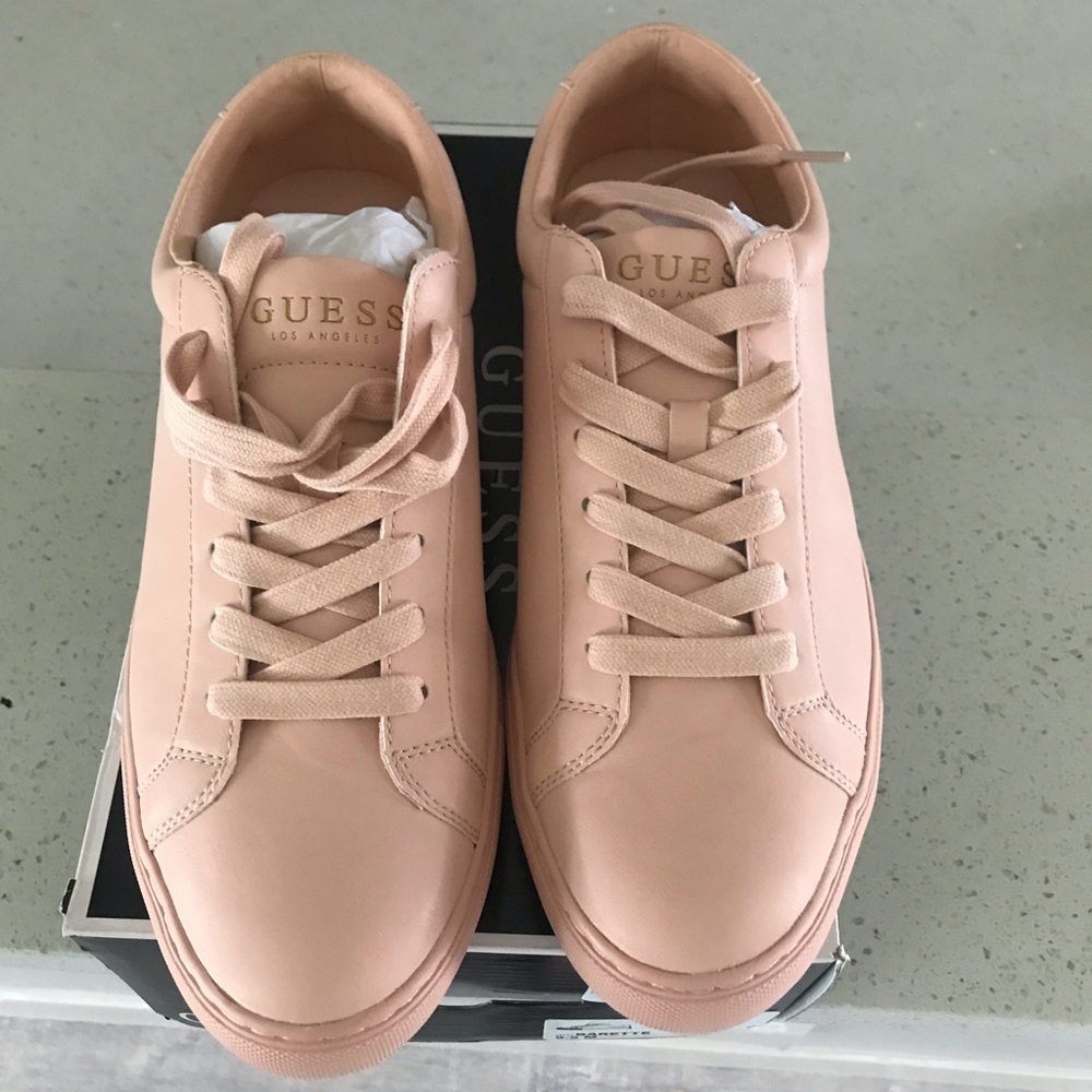 GUESS light pink Barette sneakers. Men’s 9.5